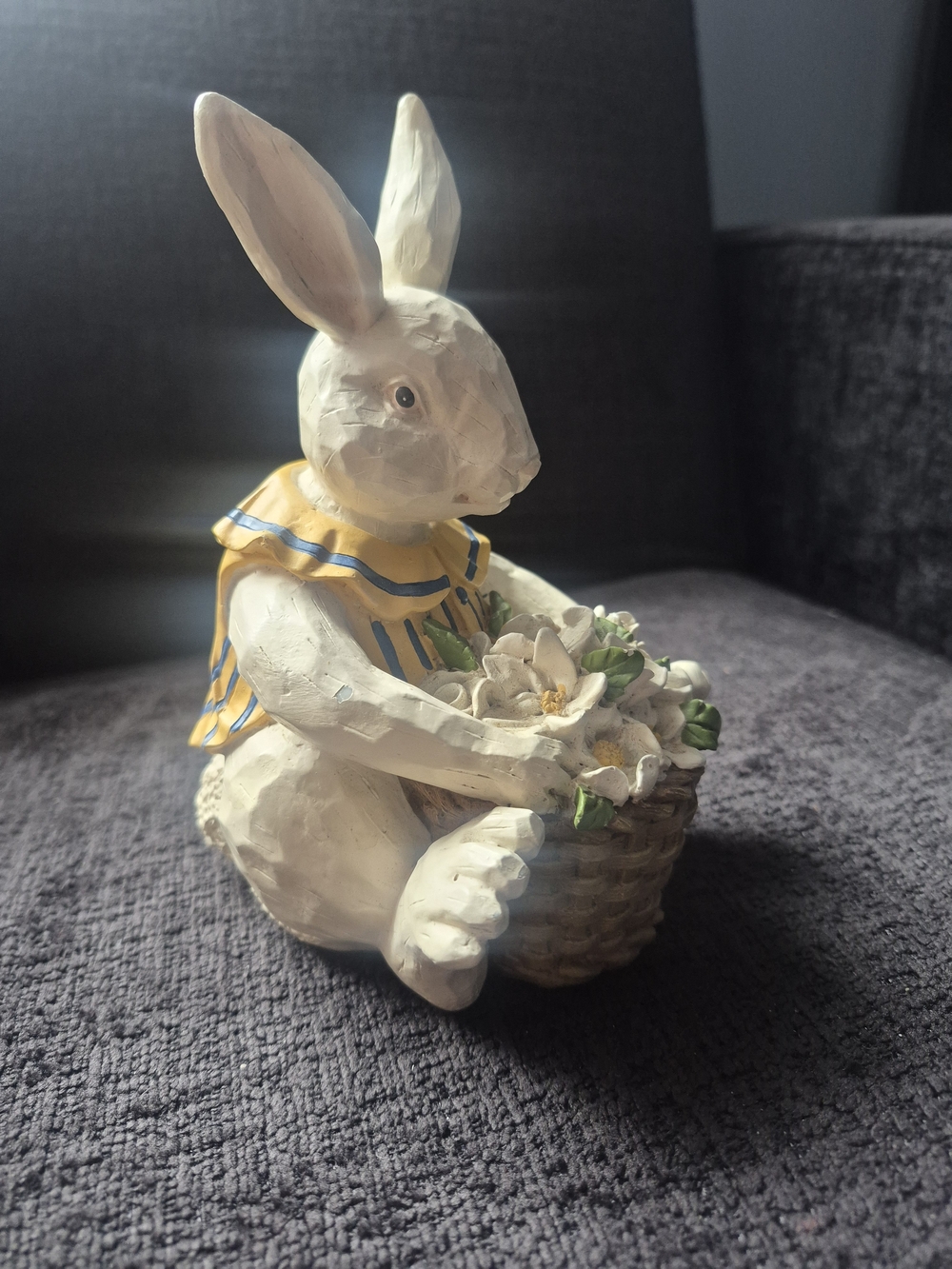 Foreside Of Maine Pale Yellow Resin Easter Bunny With Flowers